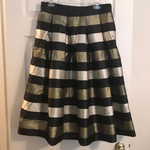 High waisted, poofy skirt WITH POCKETS!